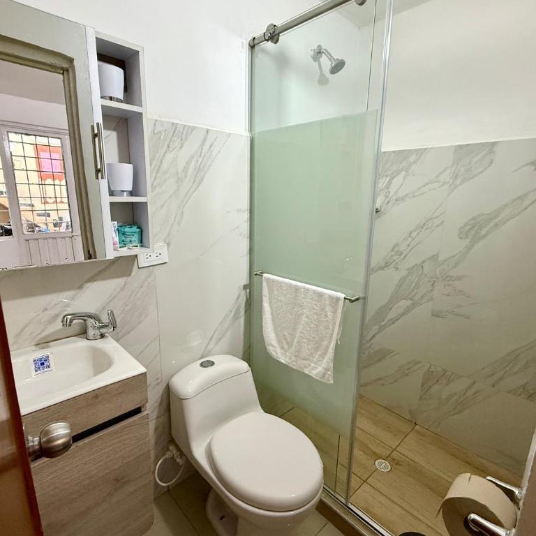 Casa 7 personas excelente ubicación parqueadero - Casa de 2 dormitorios - 9