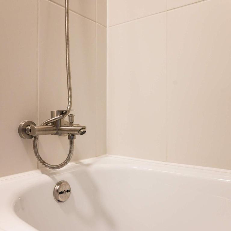 Chic 2BR Retreat for 5 in Vibrant Las Condes Oasis - Apartment - 27