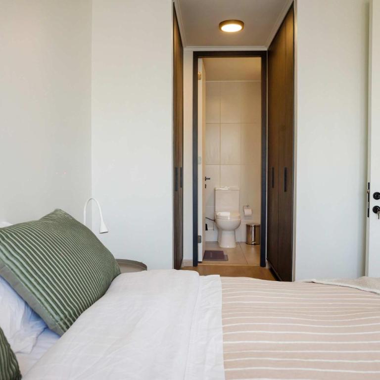 Chic 2BR Retreat for 5 in Vibrant Las Condes Oasis - Apartment - 3