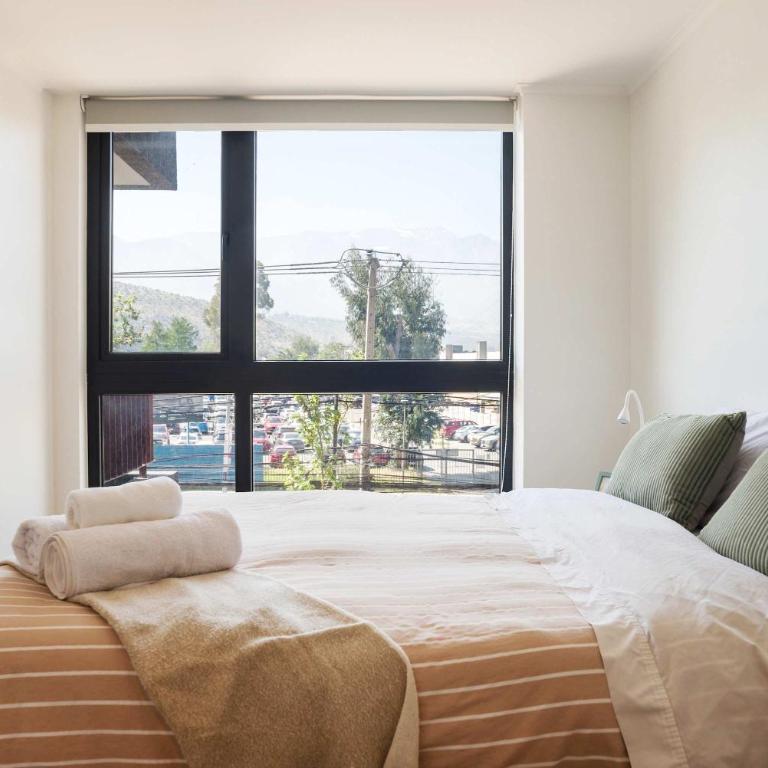 Chic 2BR Retreat for 5 in Vibrant Las Condes Oasis - Apartment - 6