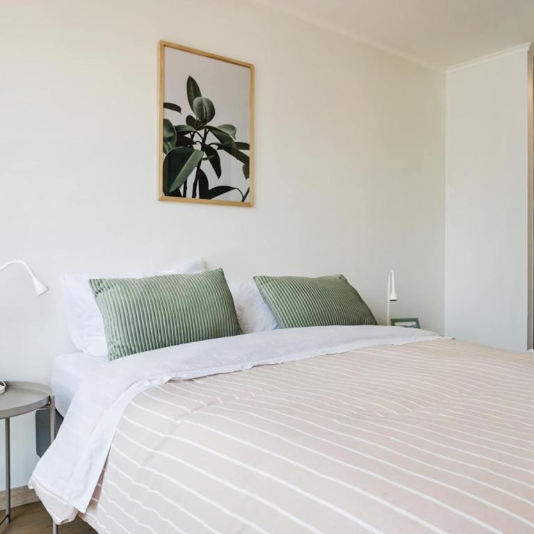 Chic 2BR Retreat for 5 in Vibrant Las Condes Oasis - Apartment - 7