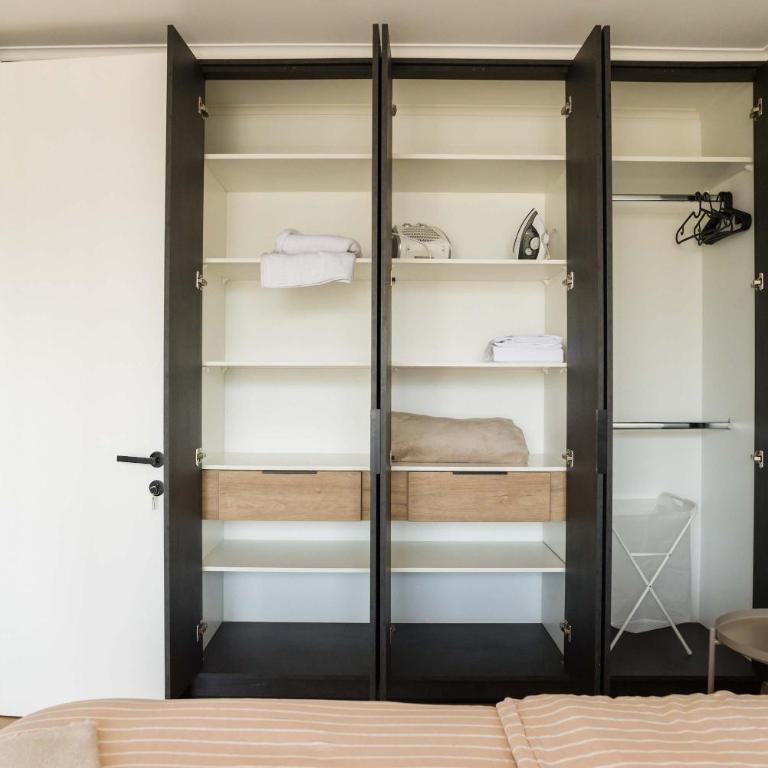 Chic 2BR Retreat for 5 in Vibrant Las Condes Oasis - Apartment - 20