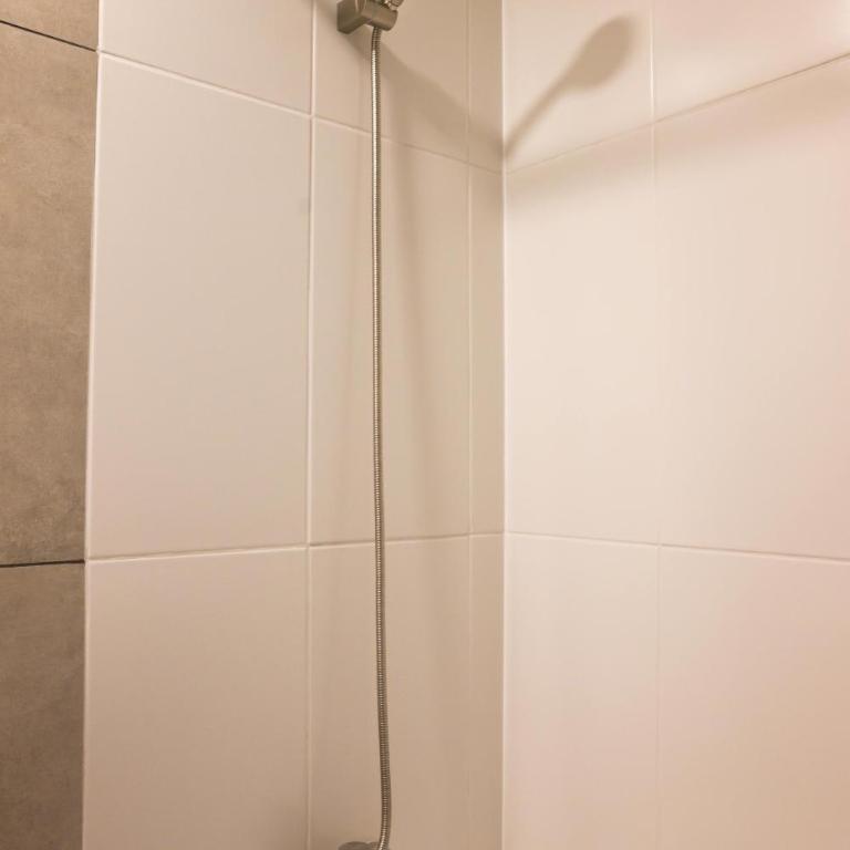 Chic 2BR Retreat for 5 in Vibrant Las Condes Oasis - Apartment - 26