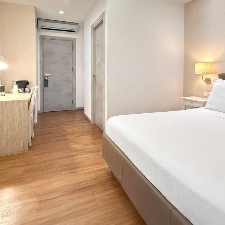 Prestige Rooms Chiaia - Camera Matrimoniale con Balcone - 6