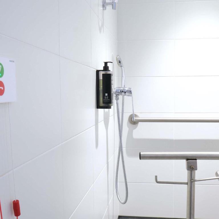 Ibis Budget Bilbao City - Habitación Doble adaptada para personas con discapacidad - 2 camas - 5