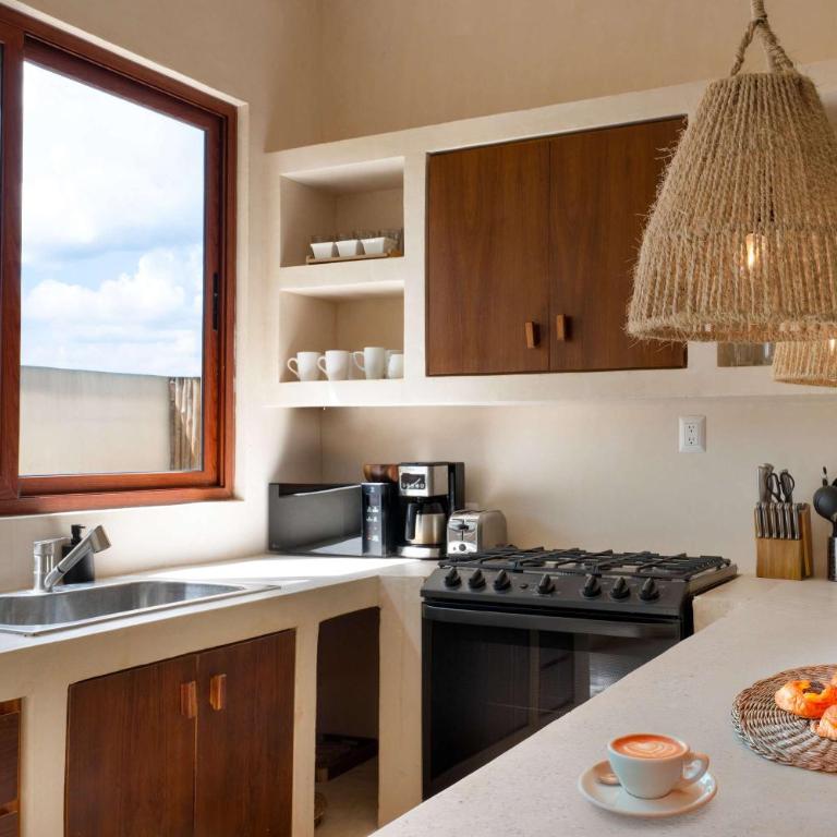 Luxe Ground-Floor 3BR Jungle Haven with Plunge Pool - Apartamento - 7