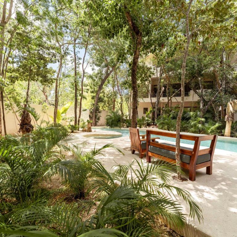 Luxe Ground-Floor 3BR Jungle Haven with Plunge Pool - Apartamento - 26