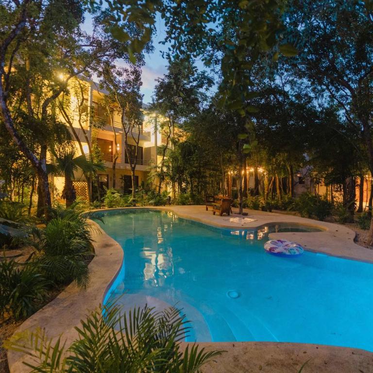 Luxe Ground-Floor 3BR Jungle Haven with Plunge Pool - Apartamento - 35