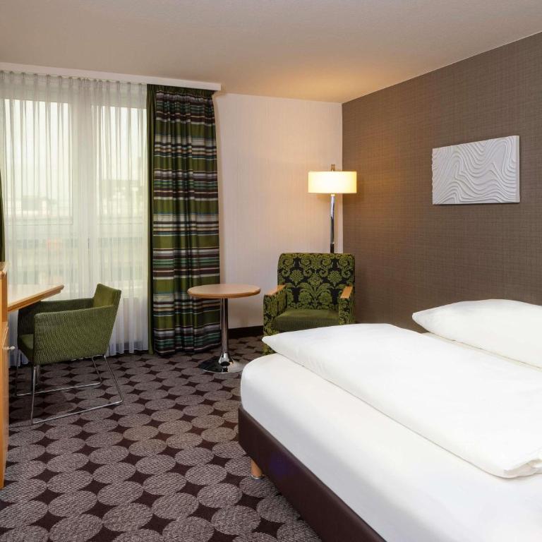 Mövenpick Hotel Nürnberg Airport - Superior Zimmer mit Kingsize-Bett - 3