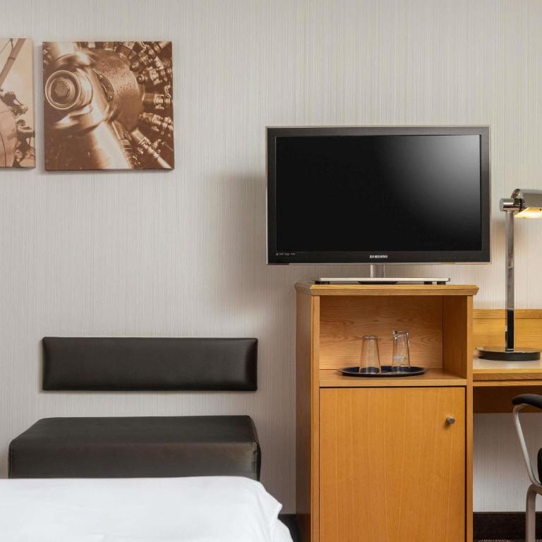 Mövenpick Hotel Nürnberg Airport - Classic Zimmer mit Kingsize-Bett - 3
