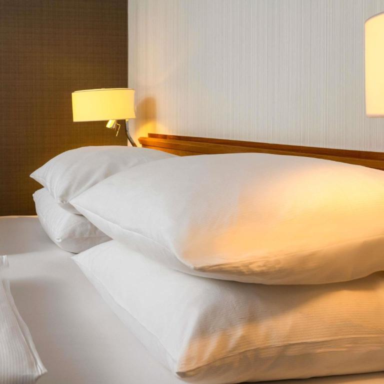 Mövenpick Hotel Nürnberg Airport - Superior Zimmer mit Kingsize-Bett - 6