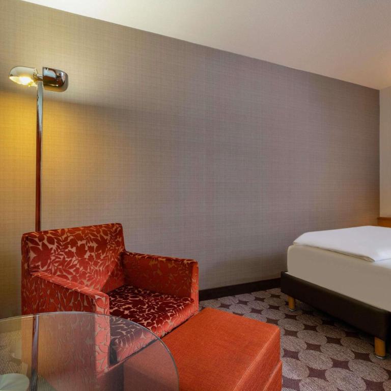 Mövenpick Hotel Nürnberg Airport - Classic Zimmer mit Kingsize-Bett - 4