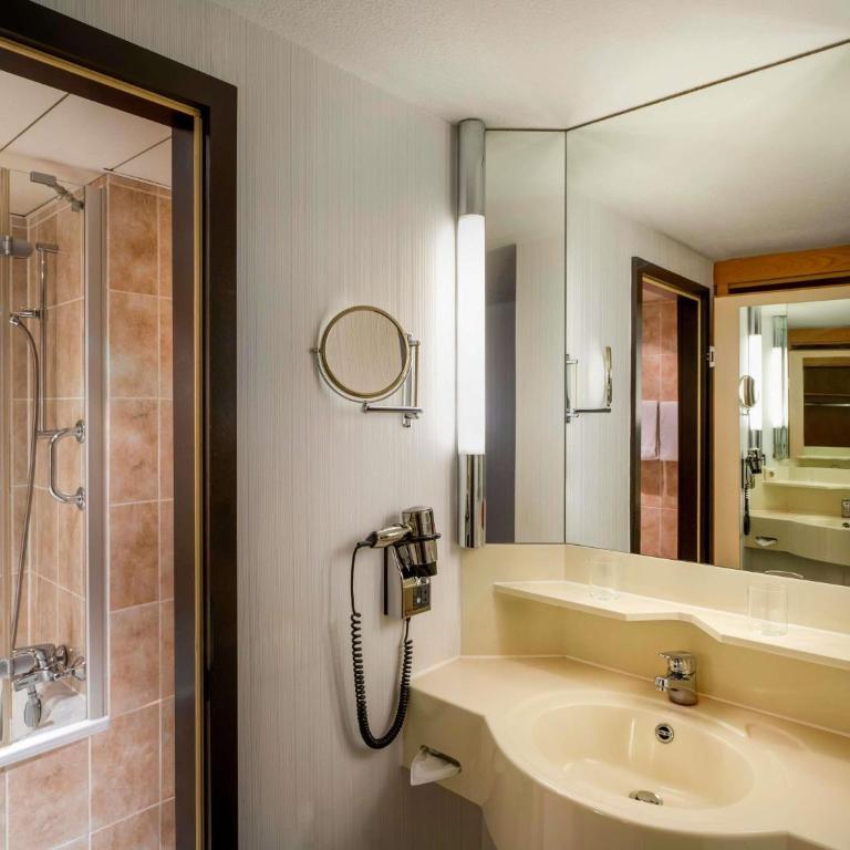 Mövenpick Hotel Nürnberg Airport - Classic Zimmer mit Kingsize-Bett - 6