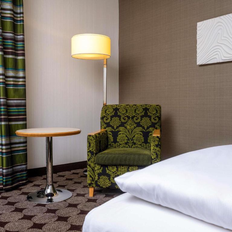 Mövenpick Hotel Nürnberg Airport - Superior Zimmer mit Kingsize-Bett - 1