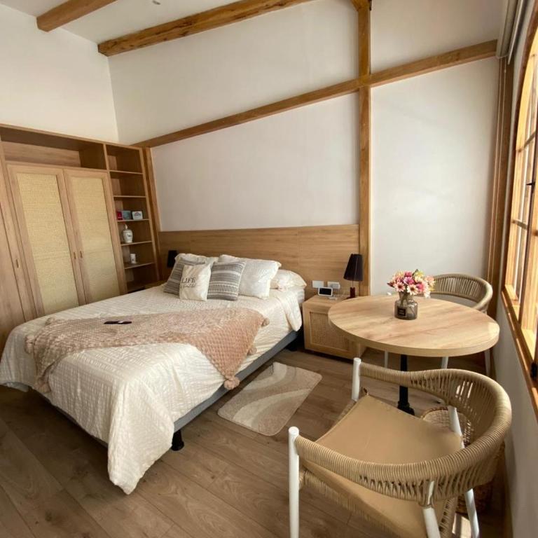 Suites Modernas Coloniales en el Centro Histórico de Cuenca - Apartamento de 1 dormitorio - 4