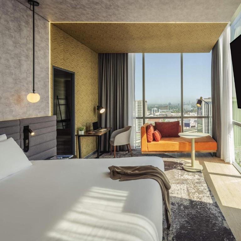 Novotel Mexico City Toreo - Deluxe Suite with Spa Bath - 2