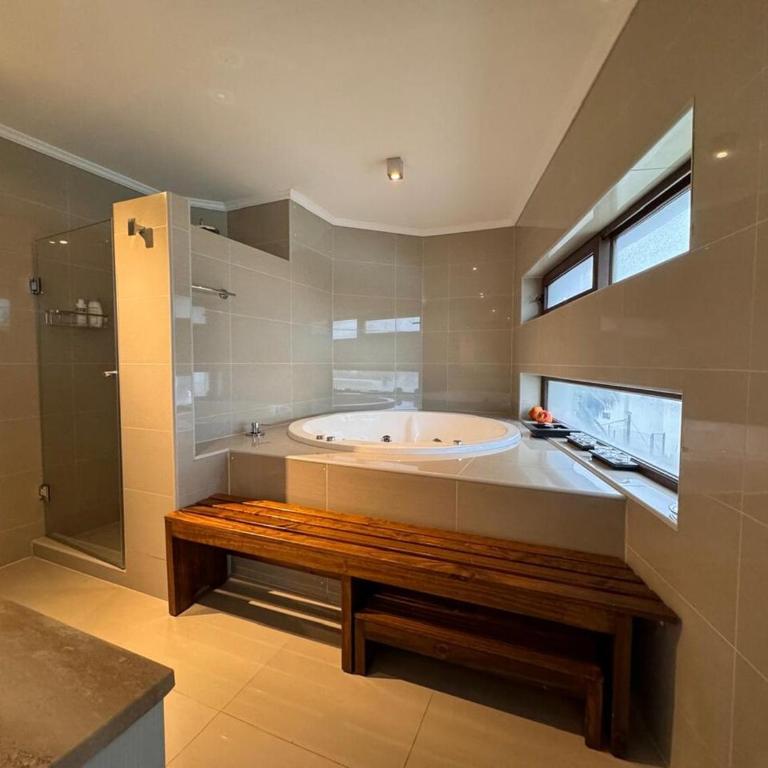 Beachfront apartment next to the casino - Three-Bedroom Apartment - 19