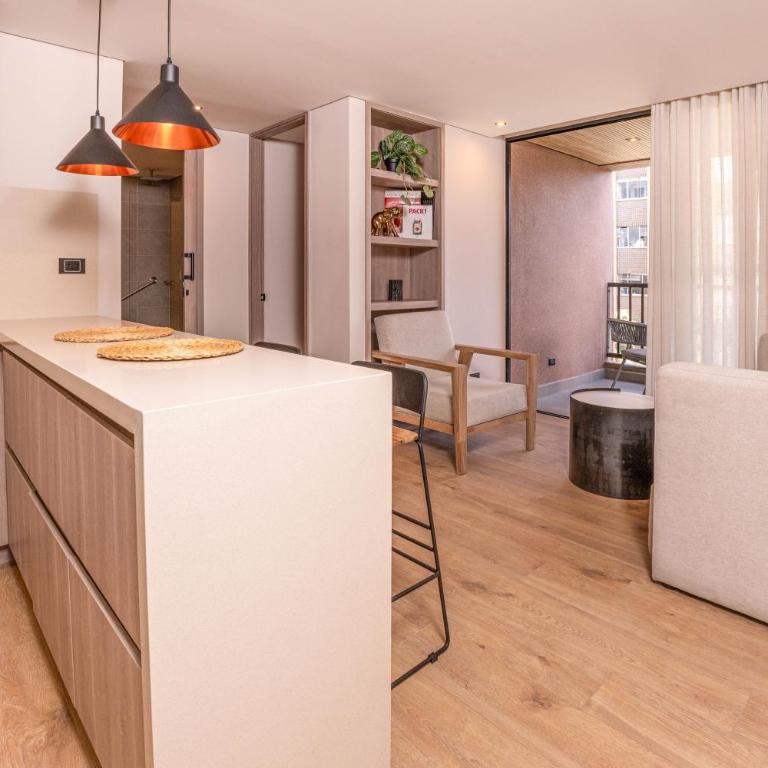 Jatisa Living by HOUSY - Three-Bedroom Deluxe Apartment - 10