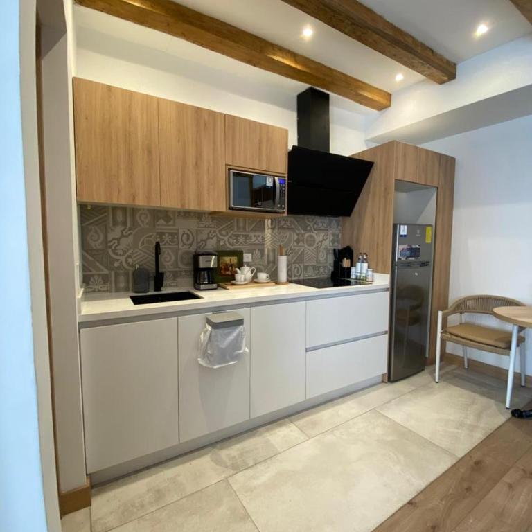 Suites Modernas Coloniales en el Centro Histórico de Cuenca - Apartamento Deluxe - 16