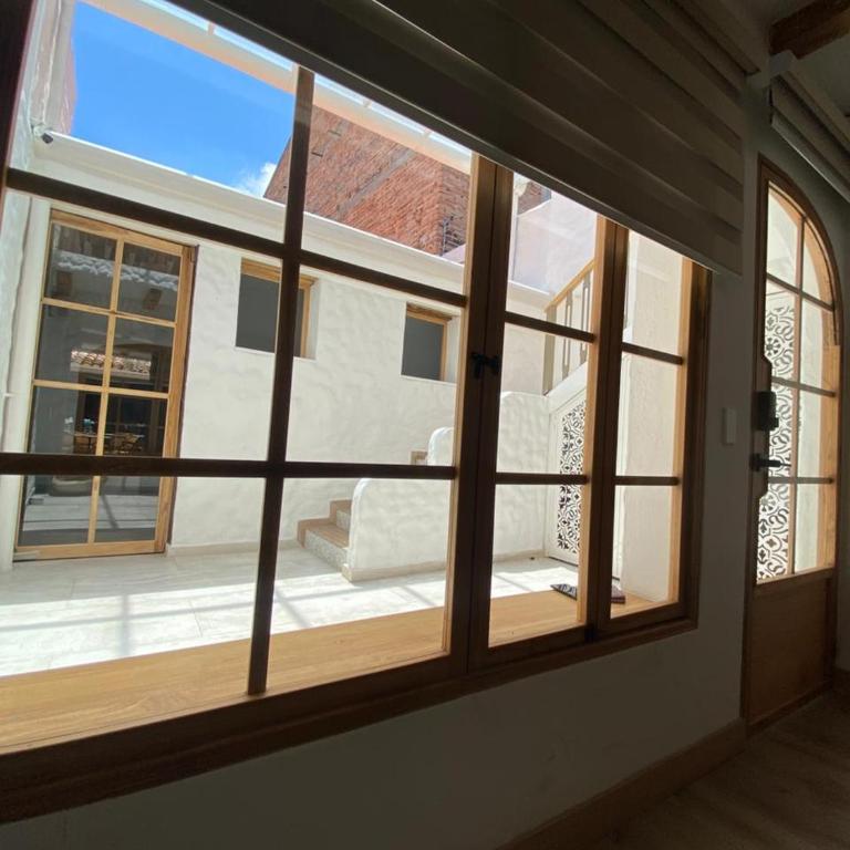 Suites Modernas Coloniales en el Centro Histórico de Cuenca - Apartamento Deluxe - 25