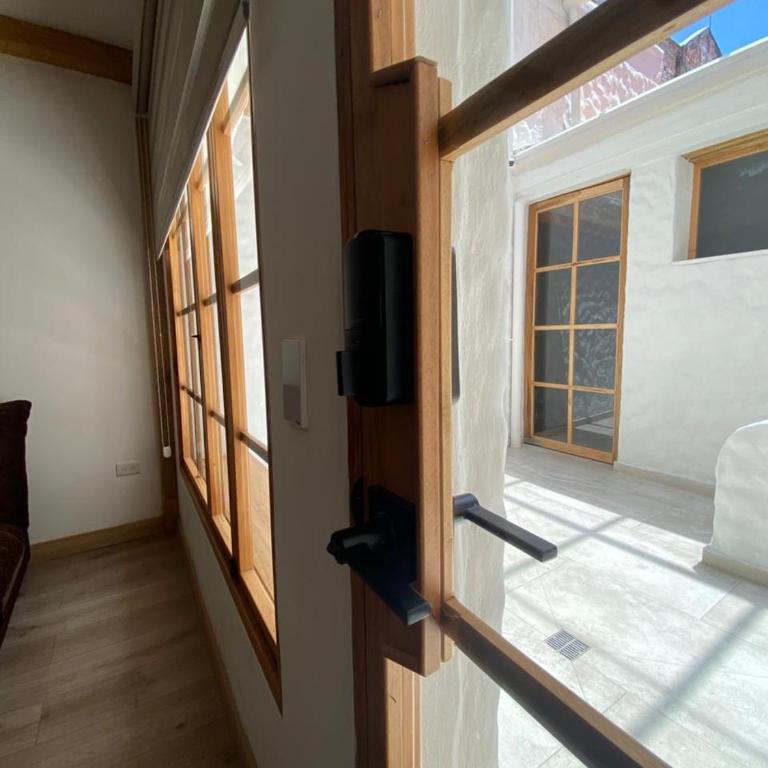 Suites Modernas Coloniales en el Centro Histórico de Cuenca - Apartamento Deluxe - 26