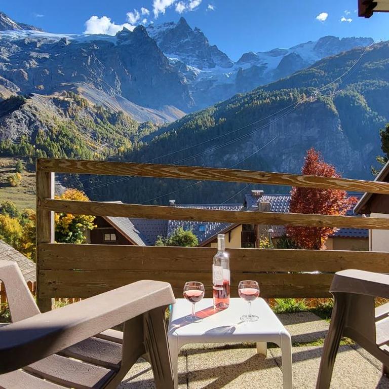 Mountain Lodge in Alps-chez Philippe, Panoramic-Village, Renting, view over Glaciers - N°101 Cosy apartment MARMOTTE with connected rooms with private terrace and glacier view - 11