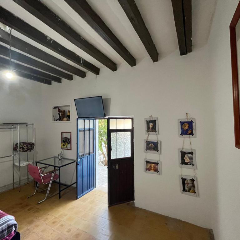 Casa Angelitos - Double Room with Private Bathroom - 1