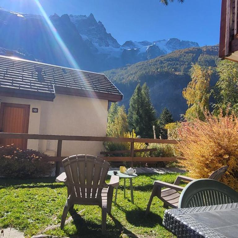 Mountain Lodge in Alps-chez Philippe, Panoramic-Village, Renting, view over Glaciers - Chalet GRAND AIGLE n°8 Two bedroom and mezzanine with private terrace and glacier view - 17