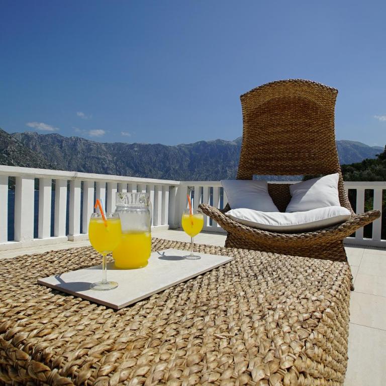 PENTHOUSE STOLIV Villa located 5 meters from the sea SPA-Pool Exclusive Terrace,Private Jetty Sunbeds, Pebble Beach, Secluded location Total area 375m2 at your disposal - Penthouse Apartment - 28