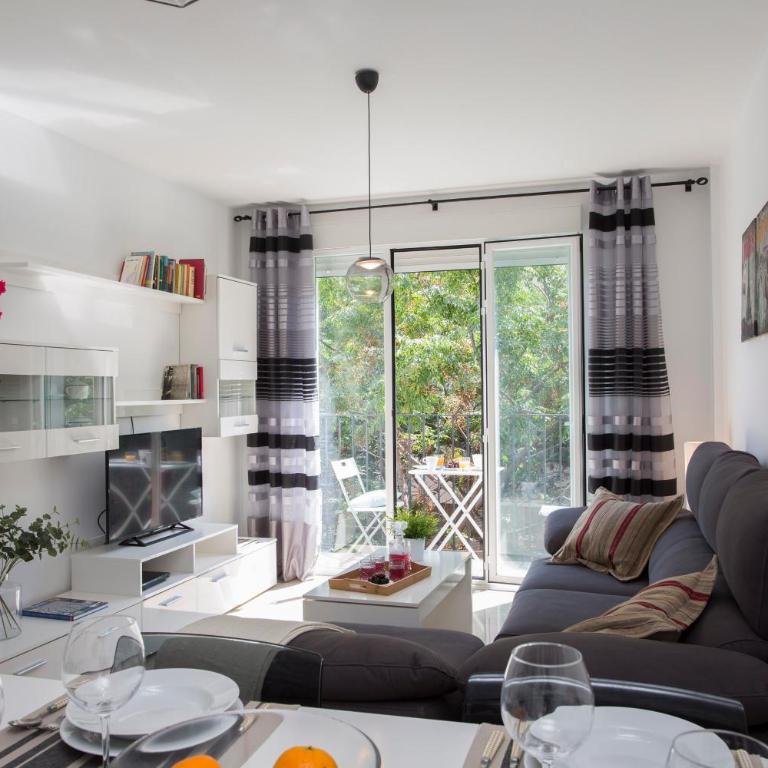 SingularStays Na Jordana - Three-Bedroom Apartment - 9