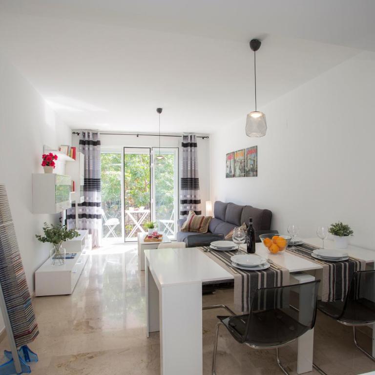 SingularStays Na Jordana - Three-Bedroom Apartment - 12
