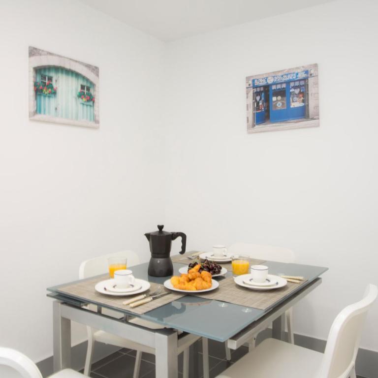 SingularStays Na Jordana - Three-Bedroom Apartment - 26