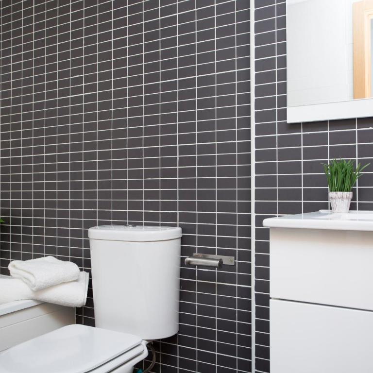 SingularStays Na Jordana - Three-Bedroom Apartment - 2