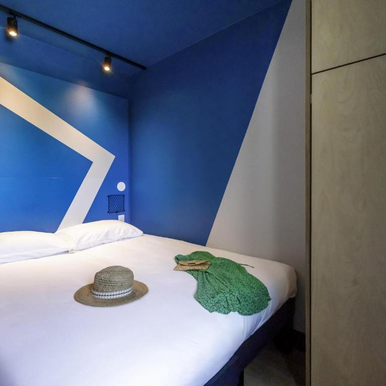 ibis Budget La Rochelle Centre gare - Chambre avec 1 Lit Double et 1 Lit Simple - 1