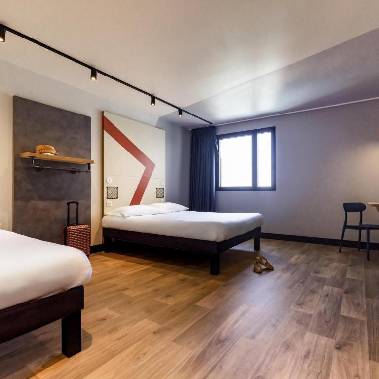 ibis Budget La Rochelle Centre gare - Chambre avec 1 Lit Double et 1 Lit Simple - Accessible aux Personnes à Mobilité Réduite - 6