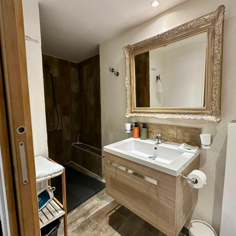 Charming little duplex Historic center! - Apartamento de 1 dormitorio - 5