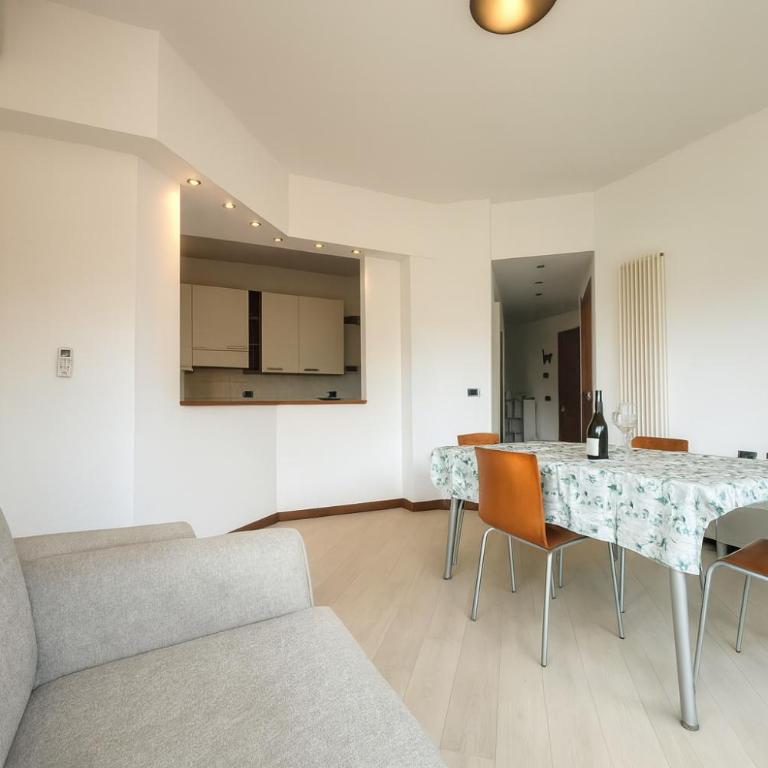 WELCOME RIVIERA-Primavera 1A- Vista mare- spazioso e comodo appartamento-2 bagni-wifi-aria condizionata in ogni stanza-garage a pagamento 15 euro al giorno - Appartamento con 2 Camere da Letto - 33