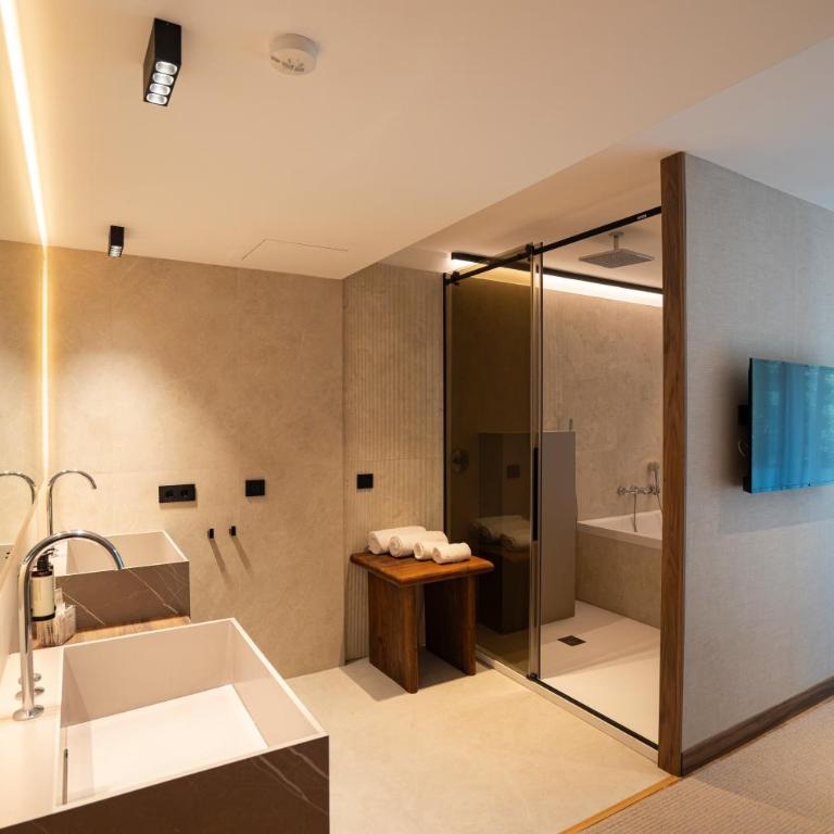 Zenit Borrell - Suite with Hot Tub - 7