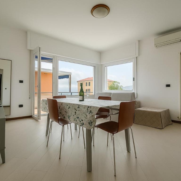 WELCOME RIVIERA-Primavera 1A- Vista mare- spazioso e comodo appartamento-2 bagni-wifi-aria condizionata in ogni stanza-garage a pagamento 15 euro al giorno - Appartamento con 2 Camere da Letto - 9