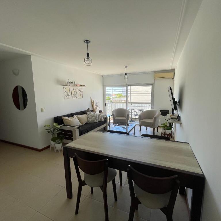 Costanera - Apartamento de 2 dormitorios - 75