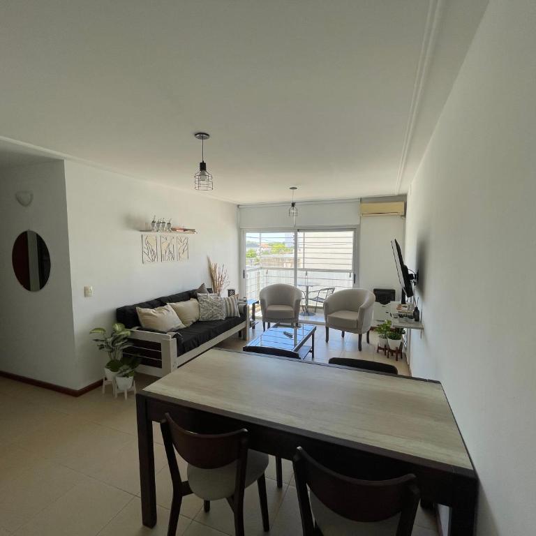 Costanera - Apartamento de 2 dormitorios - 79