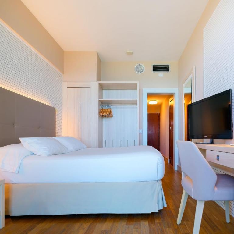 Bull Reina Isabel & Spa - Habitación Individual con vistas al mar y acceso gratuito al spa - 8