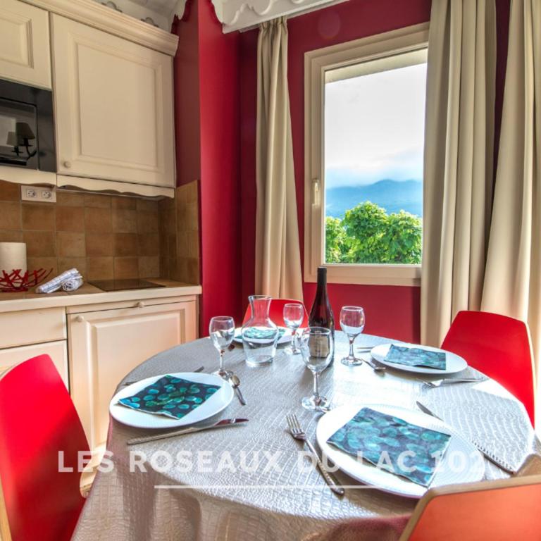 Les Roseaux du Lac - 7 appartements situés dans une résidence posée au bord du lac d'Annecy - Appartement - Vue sur Lac - 7
