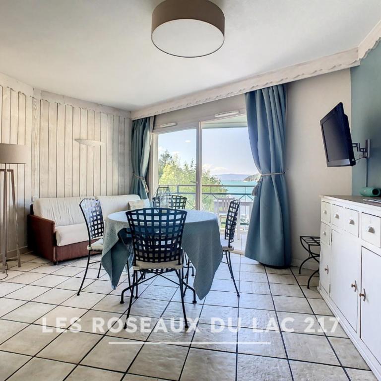 Les Roseaux du Lac - 7 appartements situés dans une résidence posée au bord du lac d'Annecy - Appartement avec Terrasse - 8
