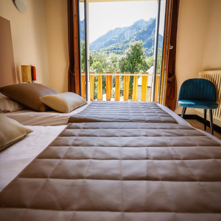 Logis Hôtel Au Gai Soleil du Mont-Aiguille - Chambre Triple Supérieure - 1