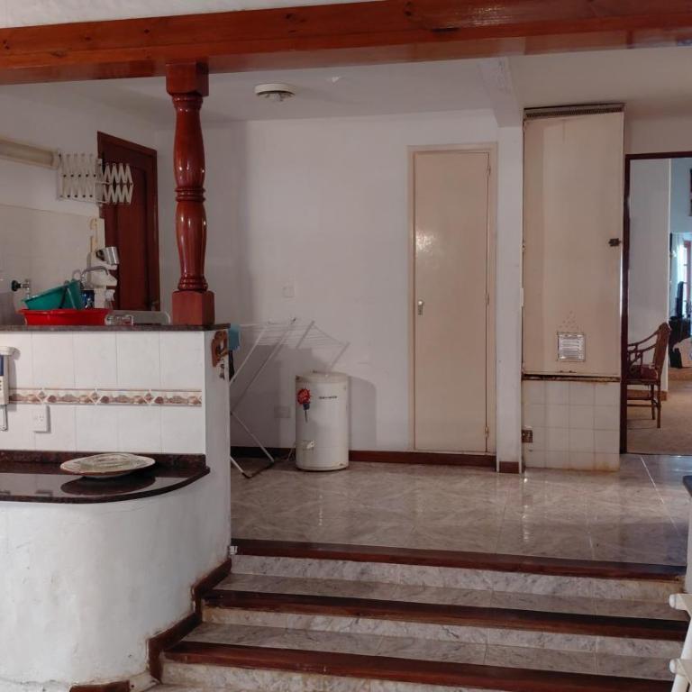 Chalet a 2 cuadras de la playa con piscina - Casa de 3 dormitorios - 2