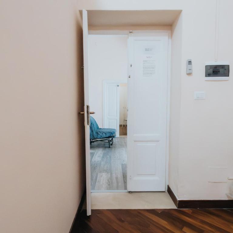 Color22 - Camera Matrimoniale con Bagno Privato - 18