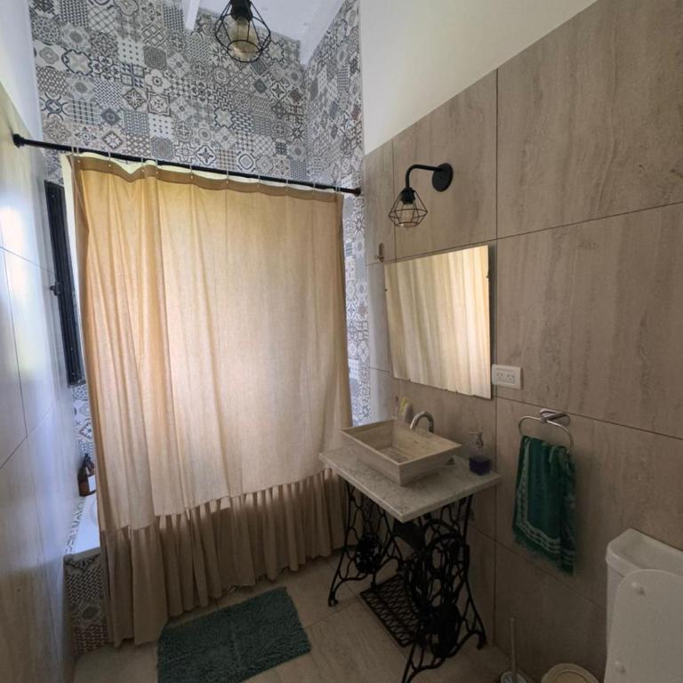 El Renacer Duggan - Two-Bedroom House - 8