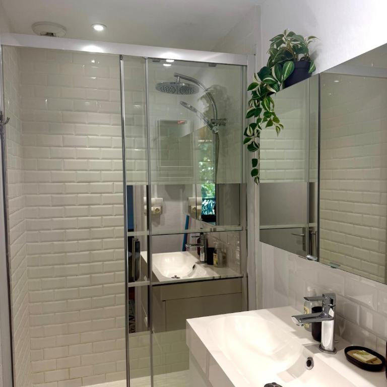 Grand T3 lumineux - proche centre & parking facile - Appartamento con 2 Camere da Letto - 30