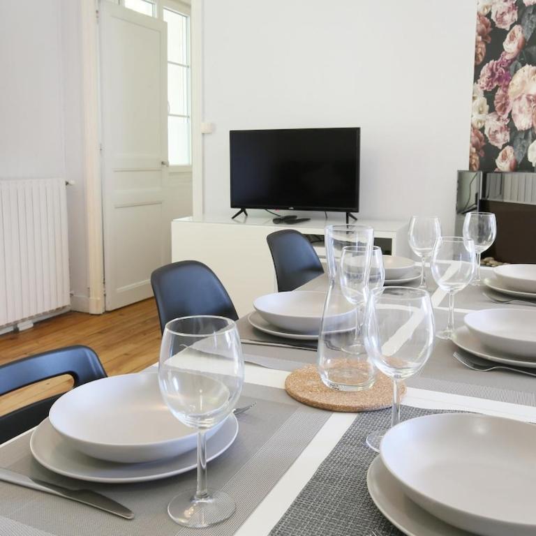 Grand T3 lumineux - proche centre & parking facile - Appartamento con 2 Camere da Letto - 36